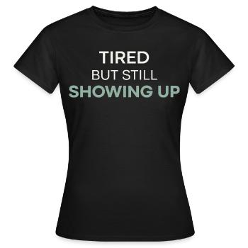 Müde, aber trotzdem auftauchen - Frauen T-Shirt - Schwarz - Vorne - AI Model Female 172 dark (172cm)