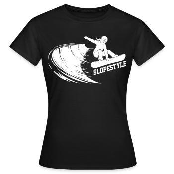 Slopestyle Snowboard Action in den Bergen - Frauen T-Shirt - Schwarz - Vorne - AI Model Female 172 dark (172cm)