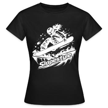 Slopestyle Snowboard Action in den Bergen - Frauen T-Shirt - Schwarz - Vorne - AI Model Female 172 dark (172cm)