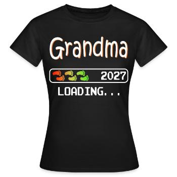 Future grand-mère en 2027 qui charge sa future grand-mère - T-shirt Femme - noir - Devant - AI Model Female 172 dark (172cm)
