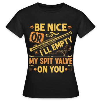 Piccoloist Spit Valve Marching Band-Uniform - Frauen T-Shirt - Schwarz - Vorne - AI Model Female 172 dark (172cm)