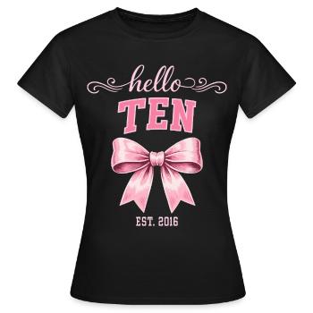 Hello Ten 10 Ans Est 2016 Anniversaire Nœud - T-shirt Femme - noir - Devant - AI Model Female 172 dark (172cm)
