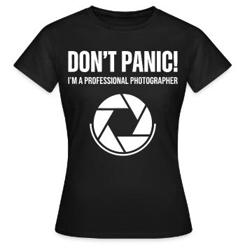 Photographer Don't Panic - Women's T-Shirt - black - Front - AI Model Female 172 dark (172cm)