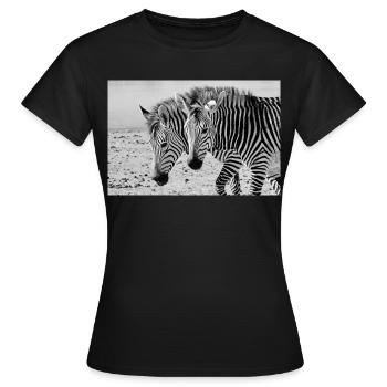 Zebra Freunde  Schwarzweiß-Safari - Frauen T-Shirt - Schwarz - Vorne - AI Model Female 172 dark (172cm)