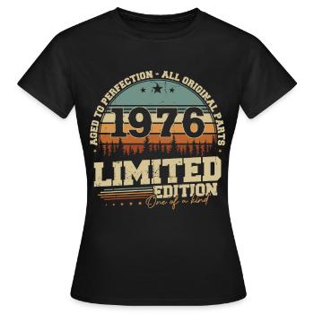 Geboren 1976 Retro Vintage Geburtstagsgeschenk - Frauen T-Shirt - Schwarz - Vorne - AI Model Female 172 dark (172cm)