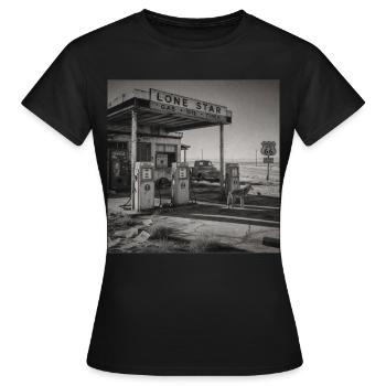 Route Station-service Lieux Oubliés Crimes anciens avec des animaux - T-shirt Femme - noir - Devant - AI Model Female 172 dark (172cm)