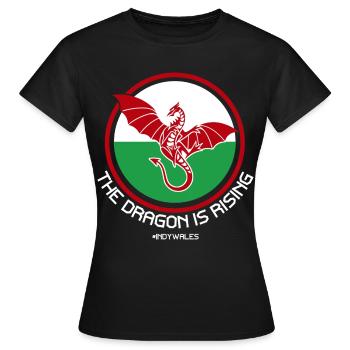 Le Dragon s’élève, Indy Wales - T-shirt Femme - noir - Devant - AI Model Female 172 dark (172cm)