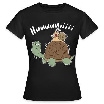 Hui – Schnecke reitet Schildkröte Cartoon - Frauen T-Shirt - Schwarz - Vorne - AI Model Female 172 dark (172cm)