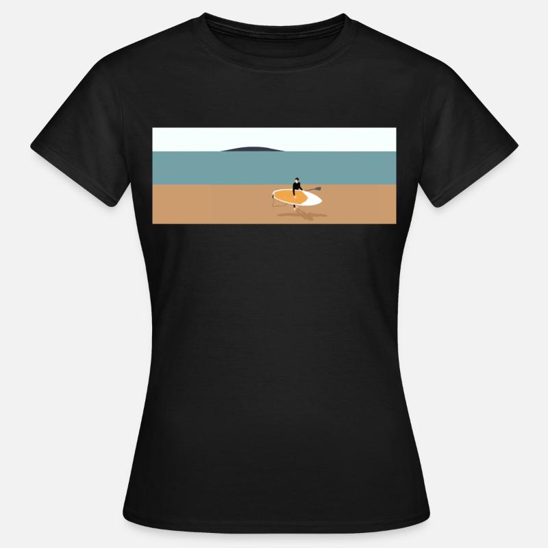 Paddle boarder on beach - Women's T-Shirt - black