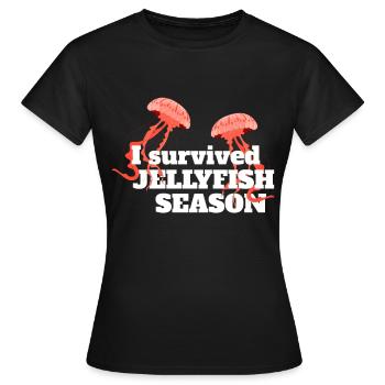 Qualle I Survived Jellyfish Season Quallen Ozean - Frauen T-Shirt - Schwarz - Vorne - AI Model Female 172 dark (172cm)