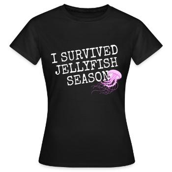 Qualle I Survived Jellyfish Season Quallen Ozean - Frauen T-Shirt - Schwarz - Vorne - AI Model Female 172 dark (172cm)