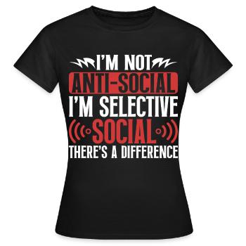 Introvertiert Schüchtern Antisozial - Frauen T-Shirt - Schwarz - Vorne - AI Model Female 172 dark (172cm)
