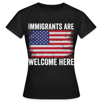 Les immigrants sont les bienvenus Les amoureux de l’immigration - T-shirt Femme - noir - Devant - AI Model Female 172 dark (172cm)