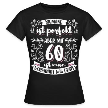 60 Geburtstag Frau Lustig - Frauen T-Shirt - Schwarz - Vorne - AI Model Female 172 dark (172cm)