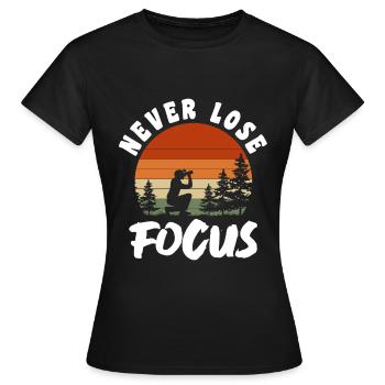 Fotografie Spiegelreflex Digitalkamera - Frauen T-Shirt - Schwarz - Vorne - AI Model Female 172 dark (172cm)
