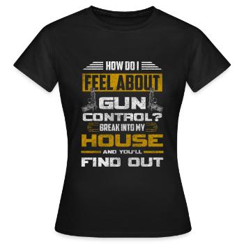 Waffen Gewalt Schießen Revolver - Frauen T-Shirt - Schwarz - Vorne - AI Model Female 172 dark (172cm)