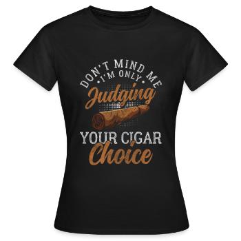 Zigarre Raucher Gentlemen Lifestyle Whiskey - Frauen T-Shirt - Schwarz - Vorne - AI Model Female 172 dark (172cm)