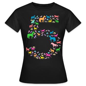 FÜNF JAHRE MIT PFERDEN UND EINHÖRNERN - Frauen T-Shirt - Schwarz - Vorne - AI Model Female 172 dark (172cm)