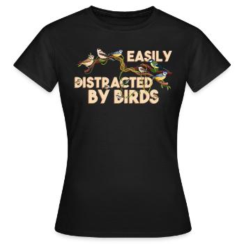 Observation des oiseaux L’observation des oiseaux facilement distraite par les oiseaux - T-shirt Femme - noir - Devant - AI Model Female 172 dark (172cm)