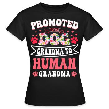 Promoted From Dog Grandma To Human Grandma Oma - Frauen T-Shirt - Schwarz - Vorne - AI Model Female 172 dark (172cm)