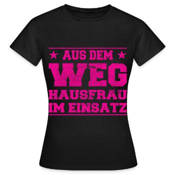 Aus dem Weg Hausfrau im Einsatz - Frauen T-Shirt - Schwarz - Vorne - AI Model Female 172 dark (172cm)