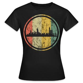 NYC retro skyline - Women's T-Shirt - black - Front - AI Model Female 172 dark (172cm)