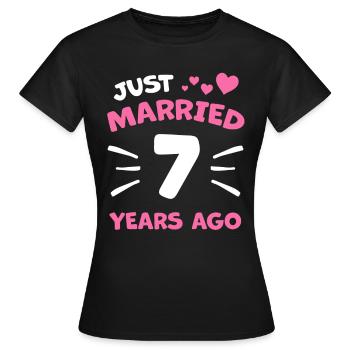 7. Hochzeitstag Ehepaar Geschenk - Frauen T-Shirt - Schwarz - Vorne - AI Model Female 172 dark (172cm)