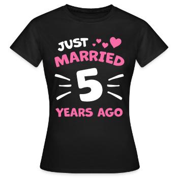 5. Wedding Anniversary Wooden Wedding Couple Gift - Women's T-Shirt - black - Front - AI Model Female 172 dark (172cm)