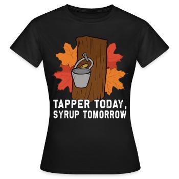 Tapper aujourd’hui, sirop demain - Sucre et sirop d’érable - T-shirt Femme - noir - Devant - AI Model Female 172 dark (172cm)