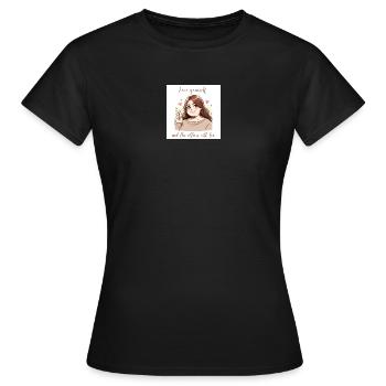 A pretty, curvy woman who loves herself - Women's T-Shirt - black - Front - AI Model Female 172 dark (172cm)