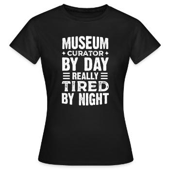 Musée Funny Design Musées - T-shirt Femme - noir - Devant - AI Model Female 172 dark (172cm)