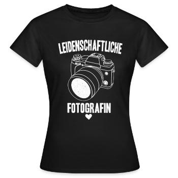 Fotografie - Frauen T-Shirt - Schwarz - Vorne - AI Model Female 172 dark (172cm)