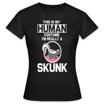 skunk stink mammal defend skunk - Women's T-Shirt - black - Front - AI Model Female 172 dark (172cm)