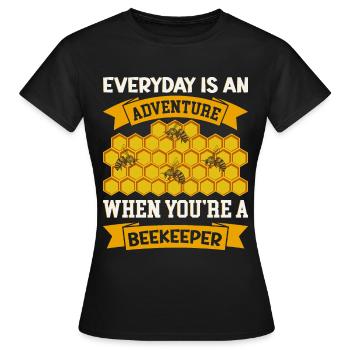 Apiculture Cours d’apiculture Association des apiculteurs Apiculteurs - T-shirt Femme - noir - Devant - AI Model Female 172 dark (172cm)