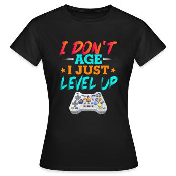 Old gamer gamer - Women's T-Shirt - black - Front - AI Model Female 172 dark (172cm)