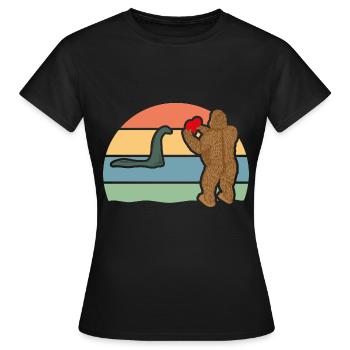 Bigfoot und Nessie Love - Valentinstag - Frauen T-Shirt - Schwarz - Vorne - AI Model Female 172 dark (172cm)