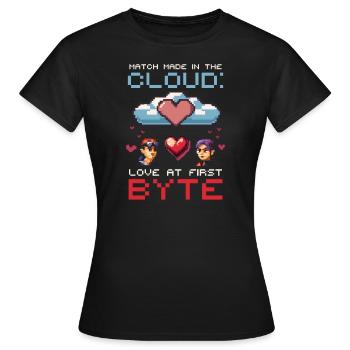 Geek-Liebespaarung in der Cloud – Liebe auf dem ersten Byte - Frauen T-Shirt - Schwarz - Vorne - AI Model Female 172 dark (172cm)
