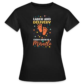 L&D Nurse Wehen & Entbindung: Jede Geburt ein Wunder - Frauen T-Shirt - Schwarz - Vorne - AI Model Female 172 dark (172cm)