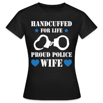 Proud Police Wife Handschellen - Frauen T-Shirt - Schwarz - Vorne - AI Model Female 172 dark (172cm)