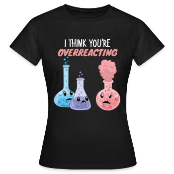 Ich denke, du überreagierst - Lustige Chemie - Frauen T-Shirt - Schwarz - Vorne - AI Model Female 172 dark (172cm)