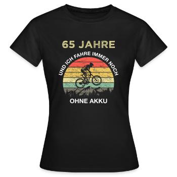65 Jahre Radfahrer Vintage Spruch ohne Akku E-Bike - Frauen T-Shirt - Schwarz - Vorne - AI Model Female 172 dark (172cm)