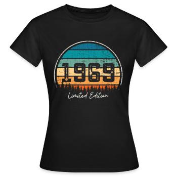 Vintage 1969 Limited Edition Retro Sunset - Women's T-Shirt - black - Front - AI Model Female 172 dark (172cm)