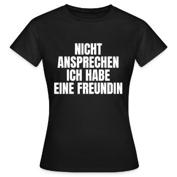 Nicht Ansprechen Ich Habe Eine Freundin - Frauen T-Shirt - Schwarz - Vorne - AI Model Female 172 dark (172cm)