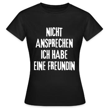 Nicht Ansprechen Ich Habe Eine Freundin - Frauen T-Shirt - Schwarz - Vorne - AI Model Female 172 dark (172cm)