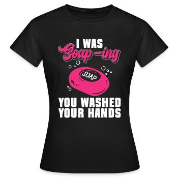 Savon Fabrication de savon Fabricant de savon Fabricant de savon - T-shirt Femme - noir - Devant - AI Model Female 172 dark (172cm)