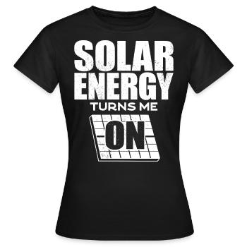 Solarenergie, Erneuerbare Energie - Frauen T-Shirt - Schwarz - Vorne - AI Model Female 172 dark (172cm)