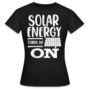 Solarenergie, Erneuerbare Energie - Frauen T-Shirt - Schwarz - Vorne - AI Model Female 172 dark (172cm)