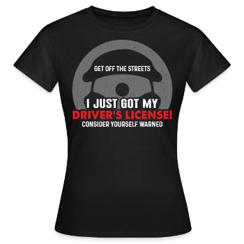 Permis de conduire - T-shirt Femme - noir - Devant - AI Model Female 172 dark (172cm)