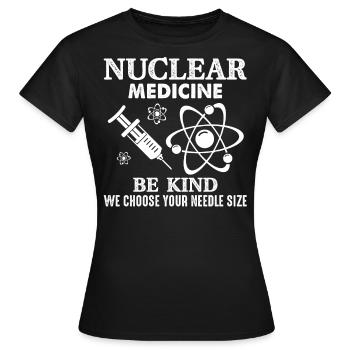 NUC Med Squad, Médecine nucléaire - T-shirt Femme - noir - Devant - AI Model Female 172 dark (172cm)