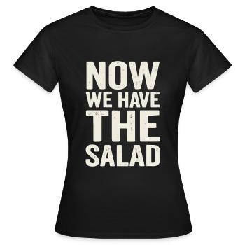 Now We Have the Salad – Deutscher Spruch - Frauen T-Shirt - Schwarz - Vorne - AI Model Female 172 dark (172cm)